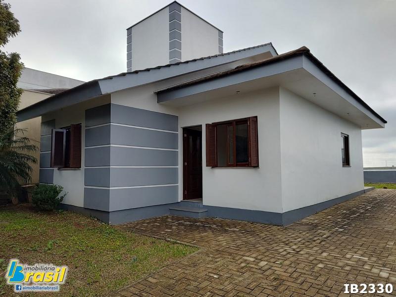 Casa plana com 3 dormitórios                    