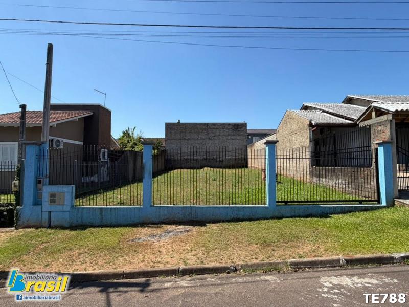 Terreno plano com 300m²                                  