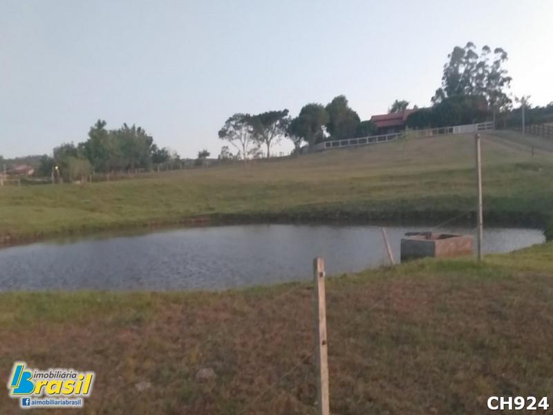 Chácara com 26.169,30m² e casa 