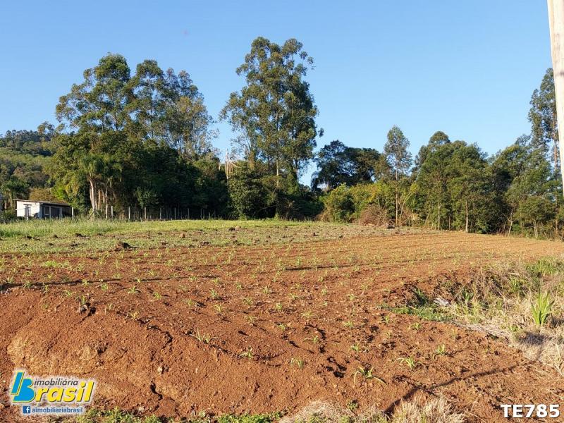 TEerreno medindo 940,27m²                                                   