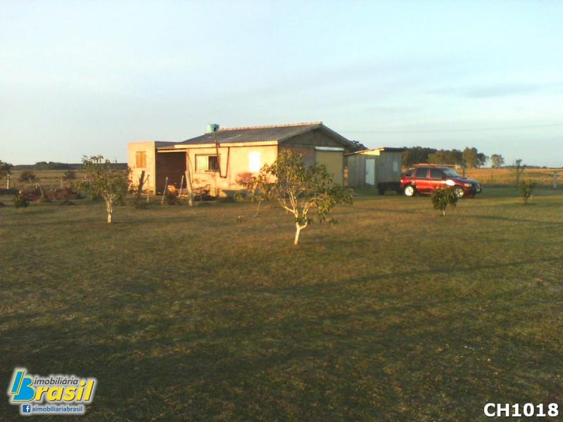 Chácara com 10.000m com casa de alvenaria em Mostardas