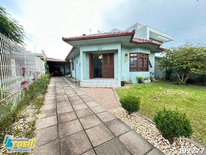 Ótima casa com piscina                                   