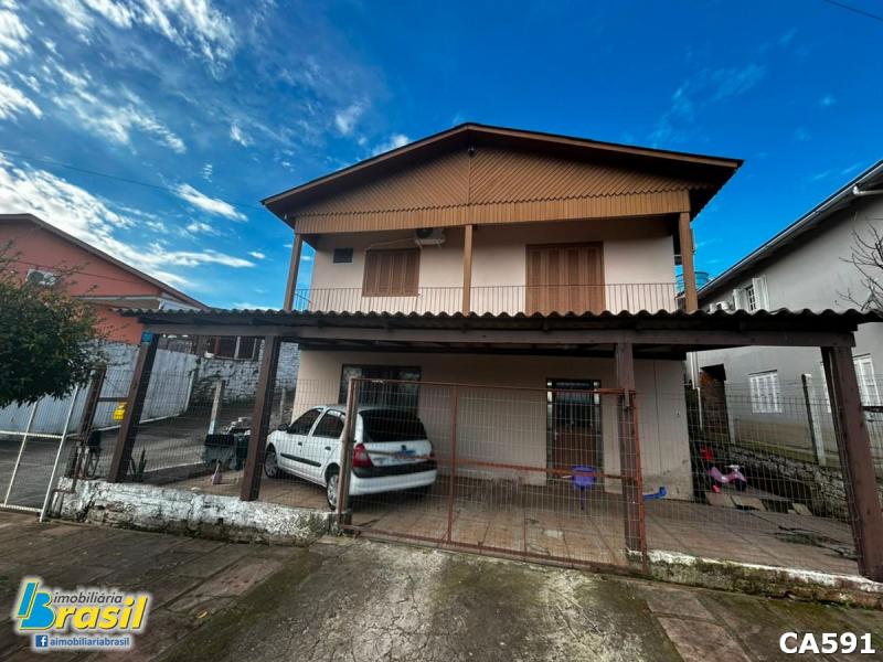 Ampla casa com 3 dormitórios                          