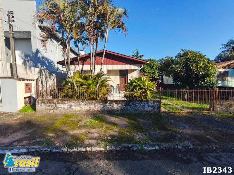Casa plana em amplo terreno                        