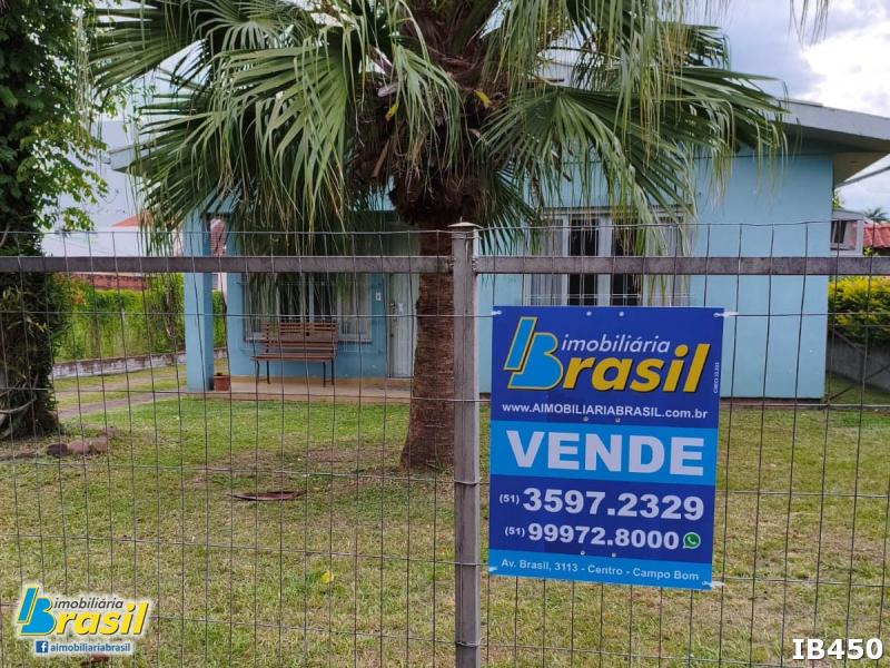 2 Casas de alvenaria em amplo terreno plano