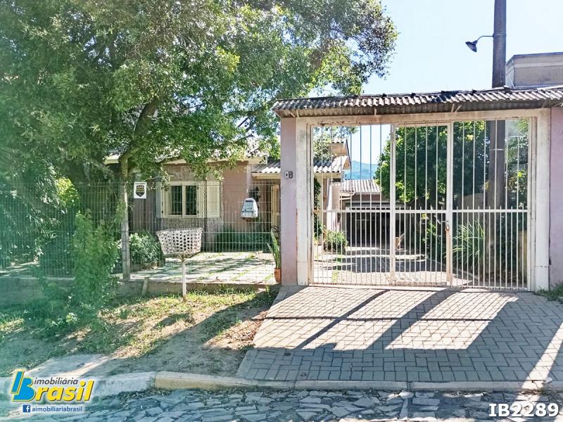 Casa plana com 3 dormitórios                                                                                  