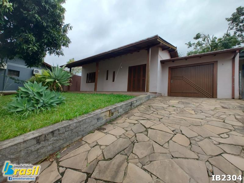 Casa plana com 3 dormitórios                                            