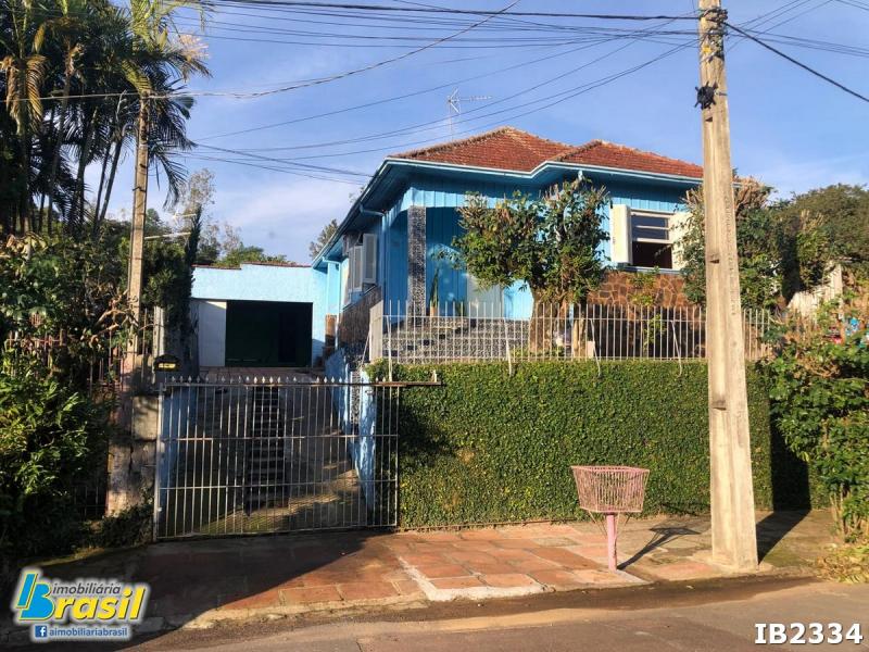 Casa com 3 dormitórios                                        
