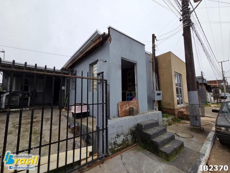Casa plana com 2 dormitórios                 