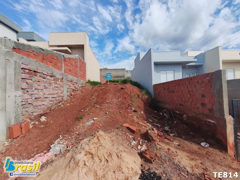 Terreno a cima do nível da Rua                                                