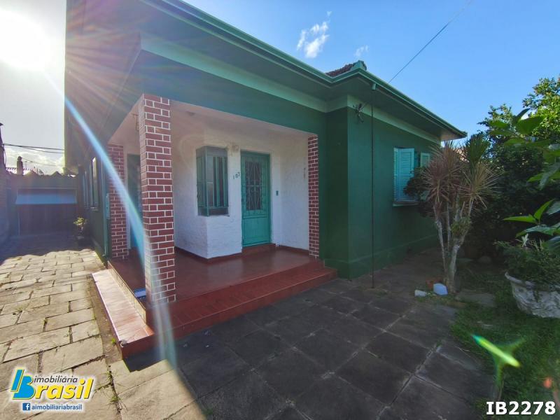 Casa plana com 4 dormitórios                        