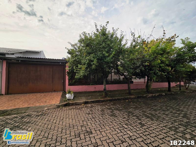 Casa plana de esquina com 3 dormitórios