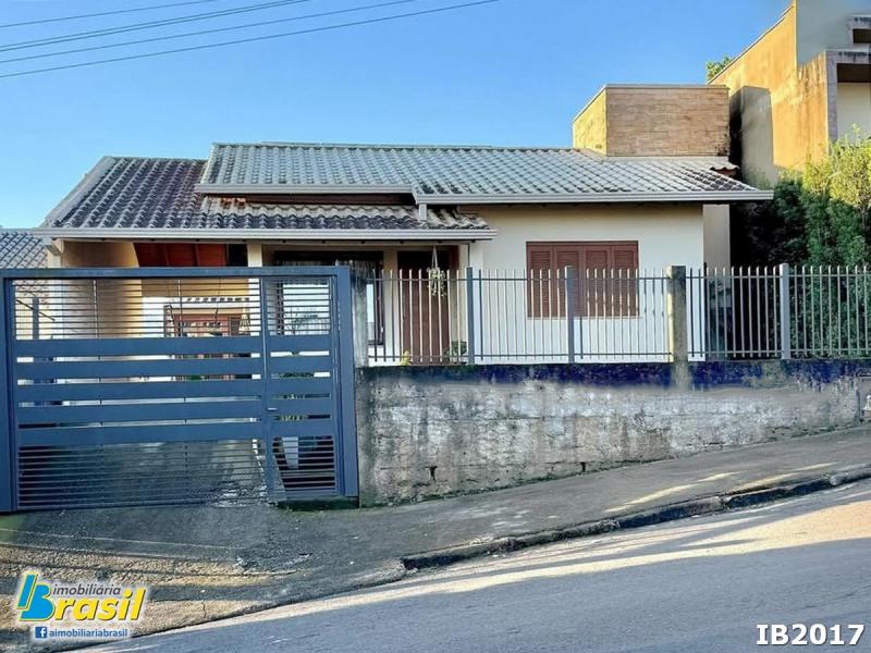 Excelente casa com ótima localização        