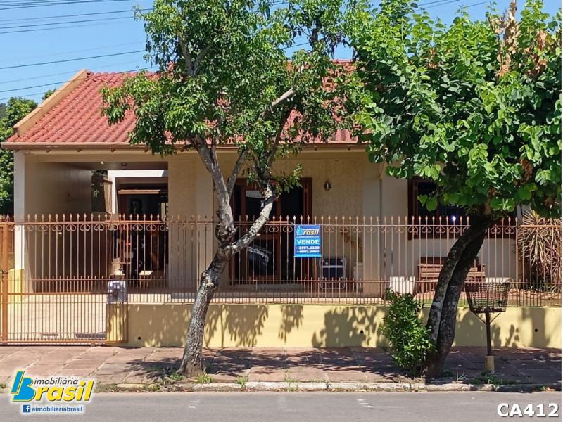  Casa de alvenaria com 4 dormitórios