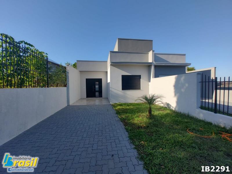 Casa plana com 3 dormitórios e suíte