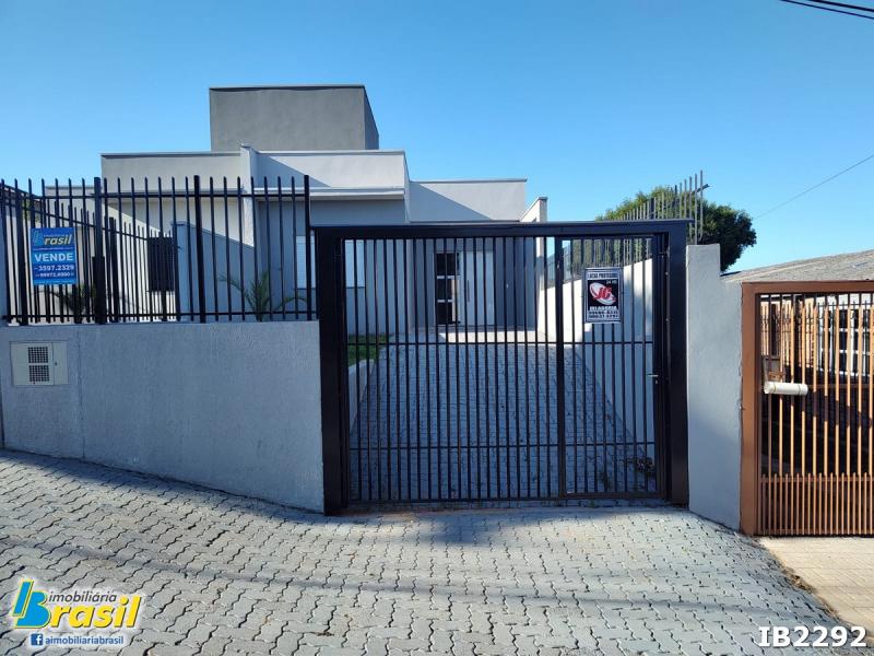 Casa plana com 3 dormitórios e suíte