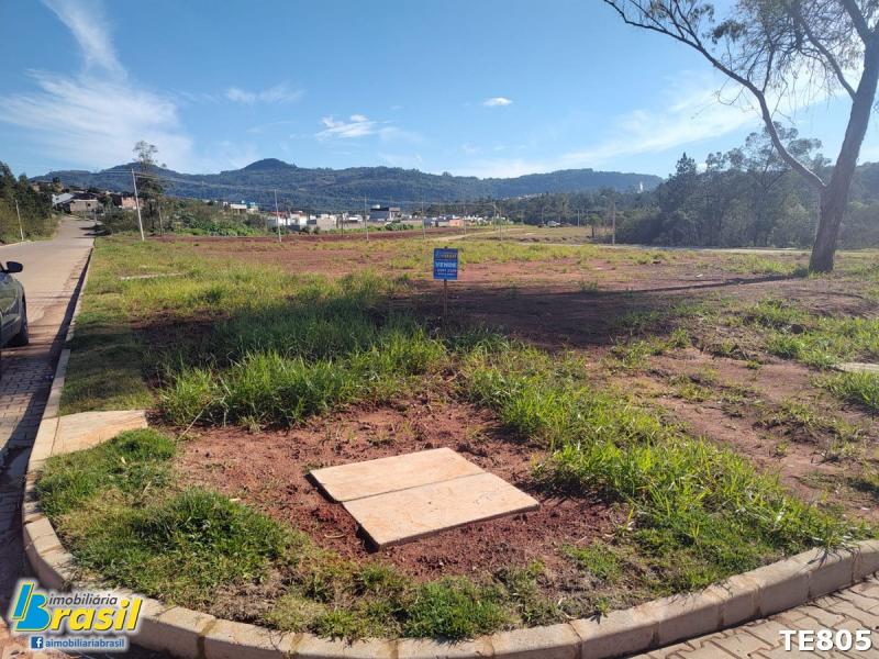 Terreno medindo 304,80m²                                      