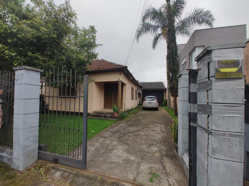 Amplo terreno com casa de 3 dormitórios             