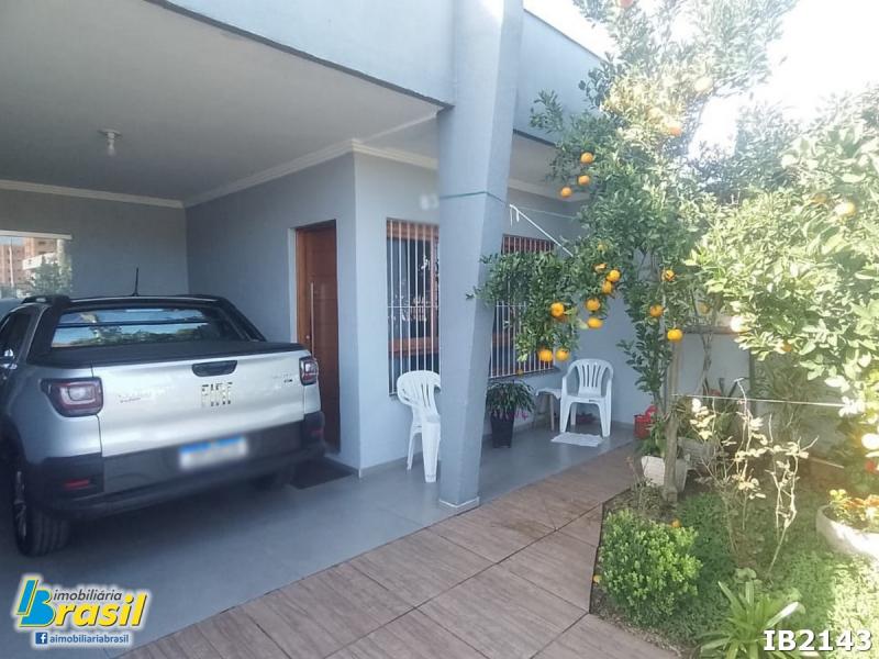 Casa com 3 dormitórios e 1 suíte           