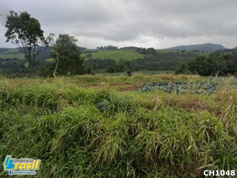 Área de terras com 12,6 hectares