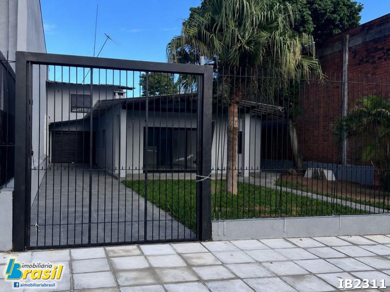 Casa plana com 4 dormitórios                            