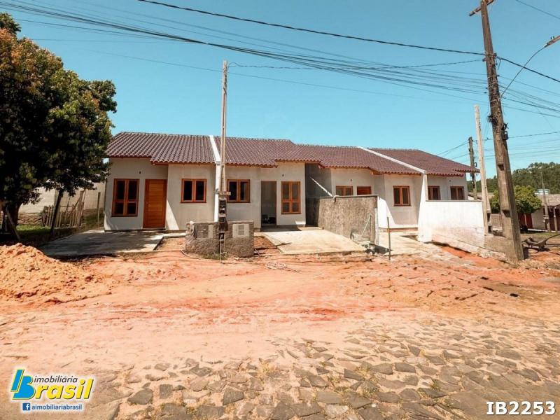 Casa geminada com 2 dormitórios           