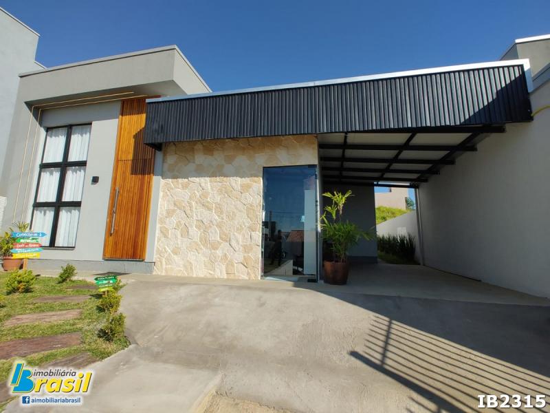 Linda casa plana, moderna e com praticidade
