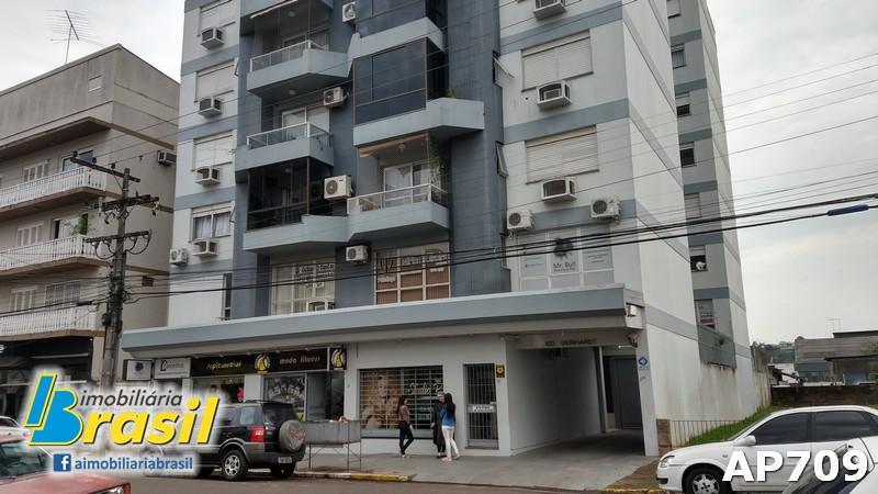 Amplo apartamento com 77,20 m² no Centro