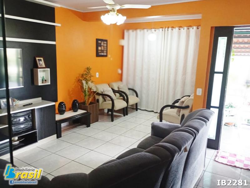 Sobrado com 4 dormitórios                              