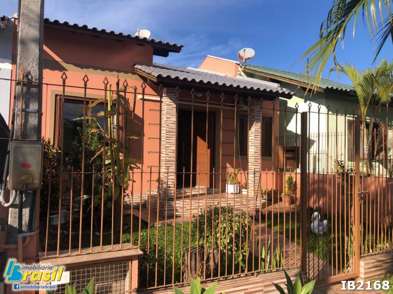 Belíssima casa com 2 dormitórios                                       