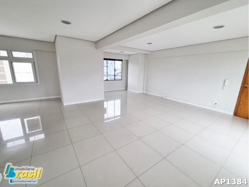 Amplo apartamento com 3 dormitórios e com 1 suíte
