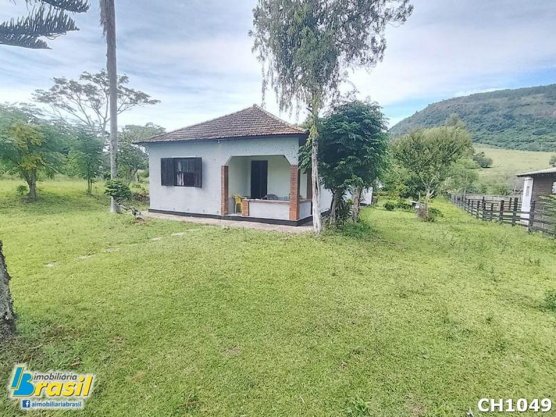 Chácara com 20.000m² com casa e açude                  