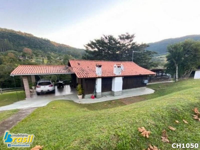 Chácara com 37.050,00m² com casa
