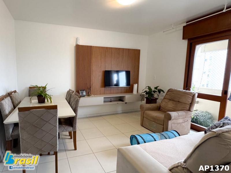 Ótimo apartamento semi mobiliado