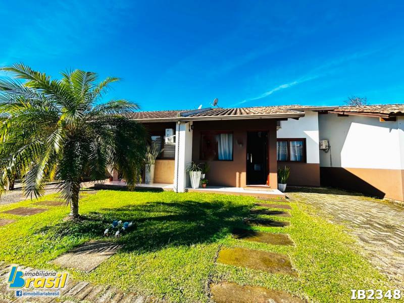 Casa semi mobiliada com 3 dormitórios   
