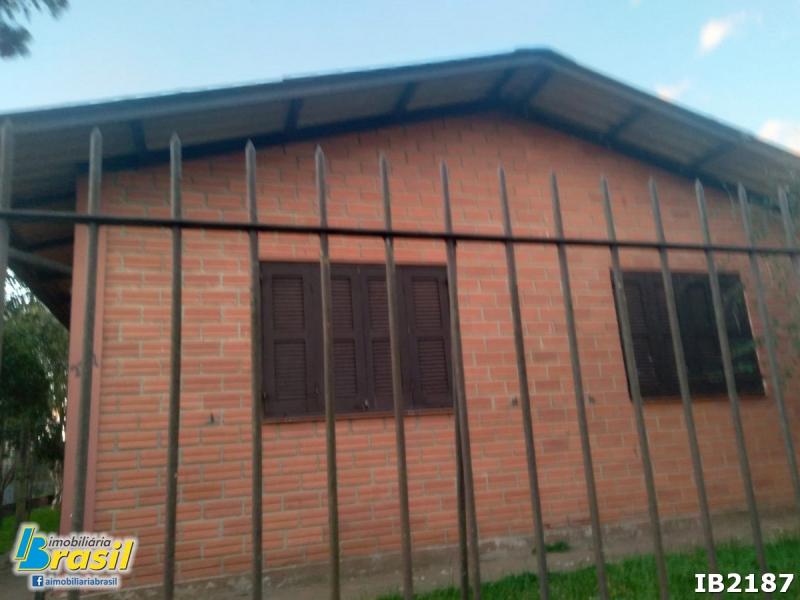 Casa de esquina com 4 dormitórios       