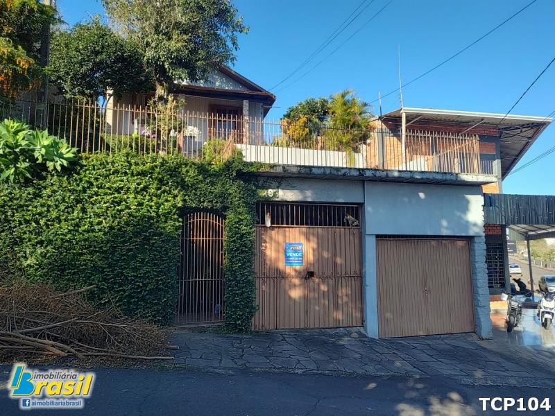 2 Casas no terreno em ótima localização                      