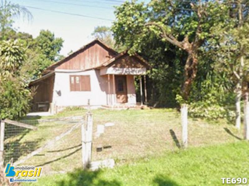 Amplo terreno com ótima localização