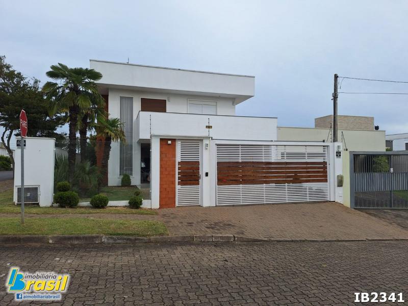 Amplo sobrado com ótima localização          