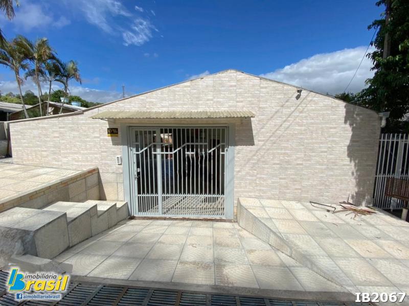 Excelente oportunidade! Duas casas de alvenaria e um anexo comercial
