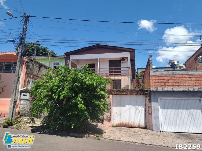 Sobrado com casa nos fundos                  