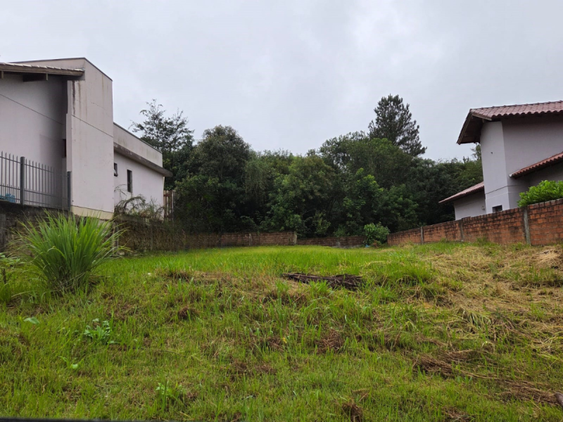 Terreno plano com excelente localização 