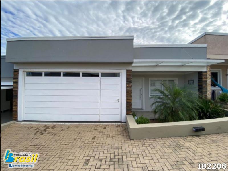 Casa semi mobiliada com ótima iluminação